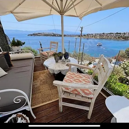 Live In A Dream, Akyarlar Apartment *
